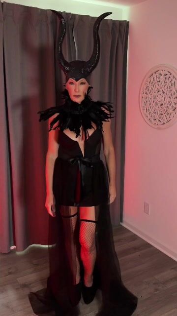 Video thumbnail: Gothic Witch